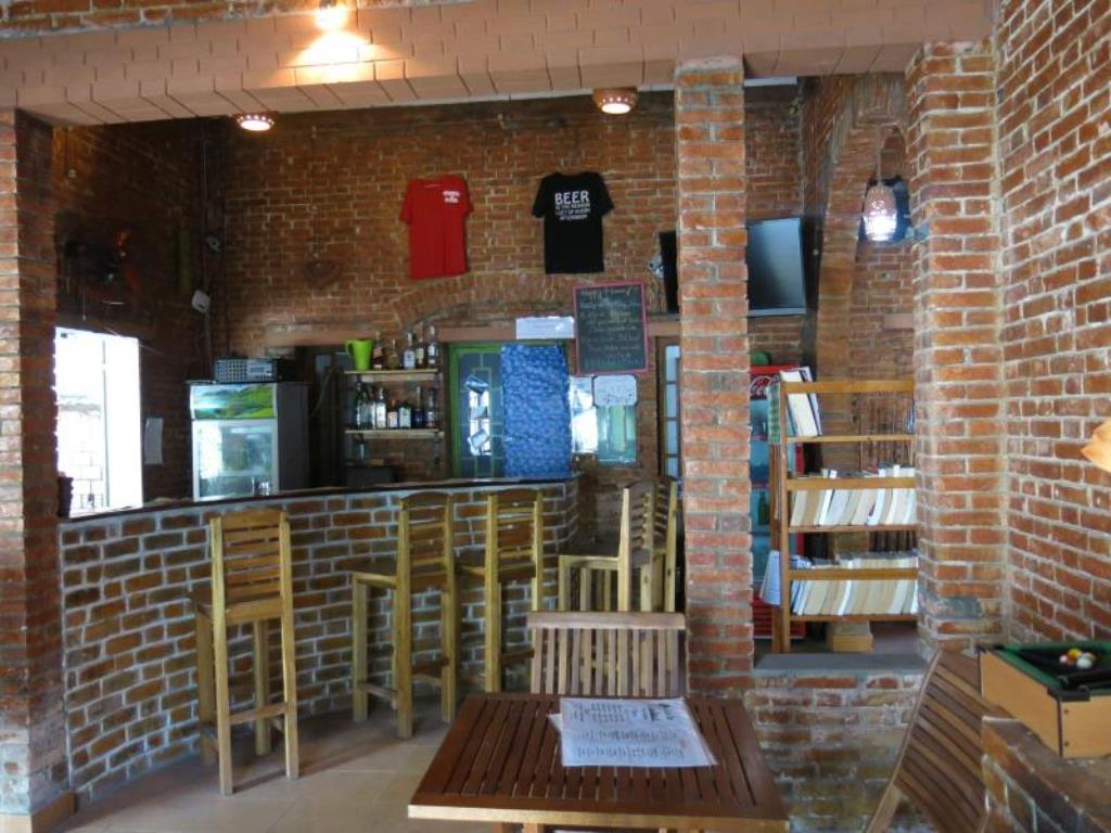 Oasis Bar and Hostel Huế